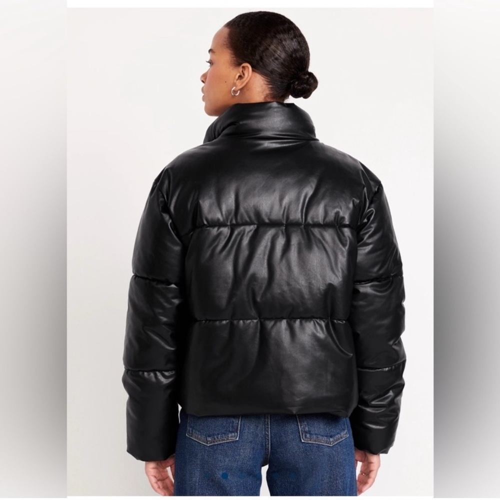 Old Navy Women's Sleek Black Puffer Jacket